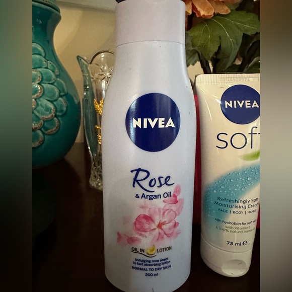 NWT Nivea Feel Radiant Skincare Moments 6 piece set - Picture 6 of 12